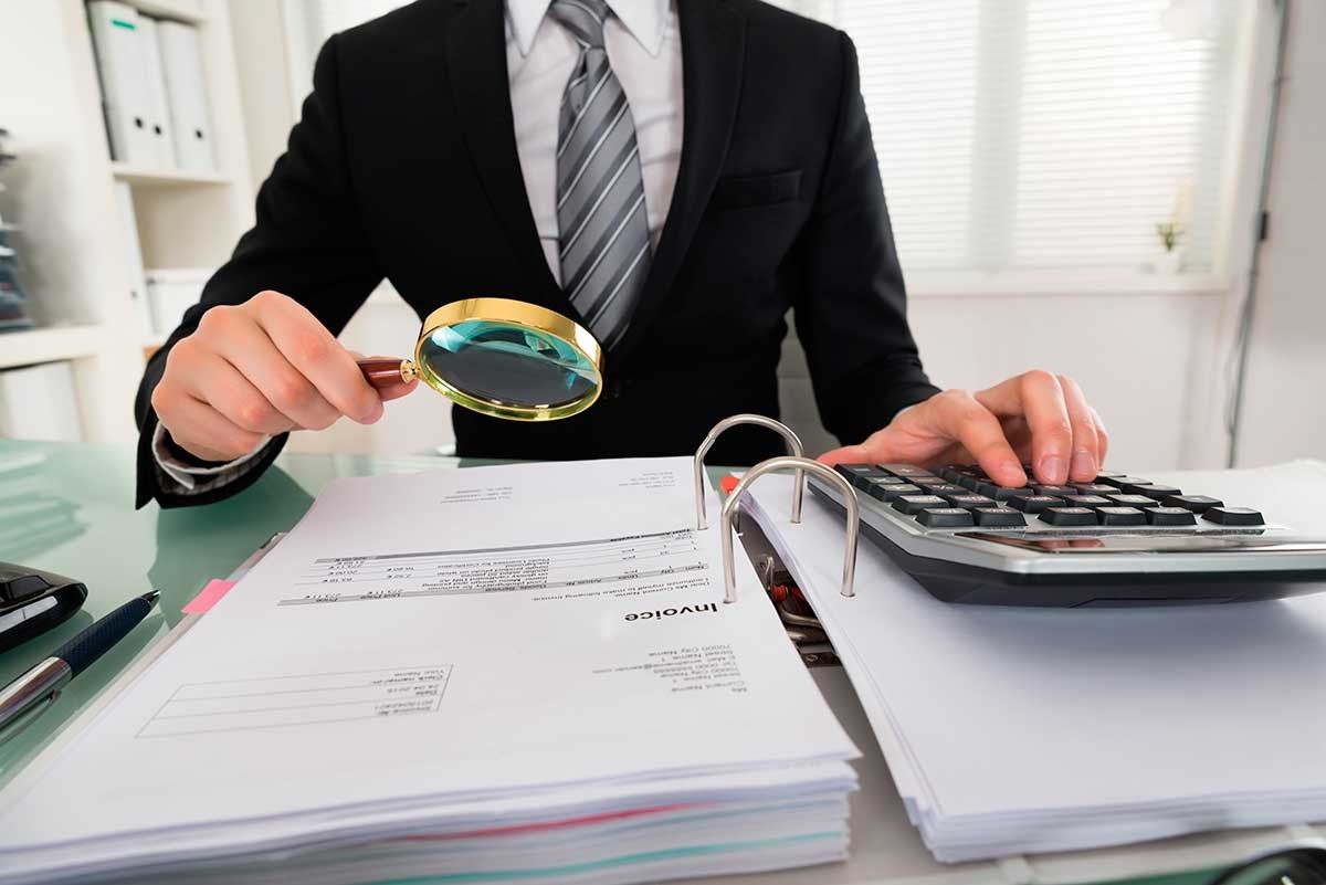 DELITOS E INFRACCIONES FISCALES Y ADMINISTRATIVAS